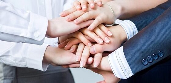 Immagine Mani Accordo 1 560x350